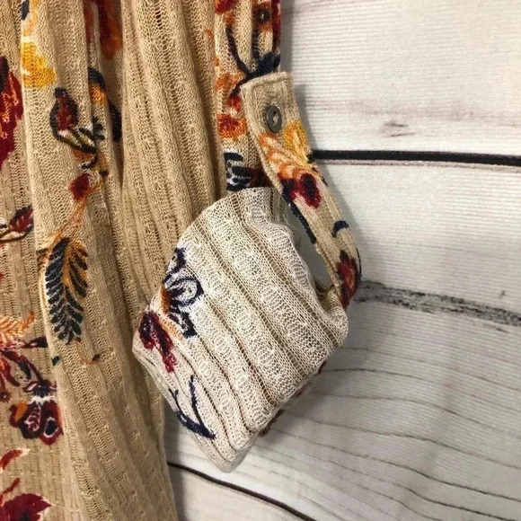 Lee Tan Flowered Long Sleeved V Neck Top M - Picture 3 of 8